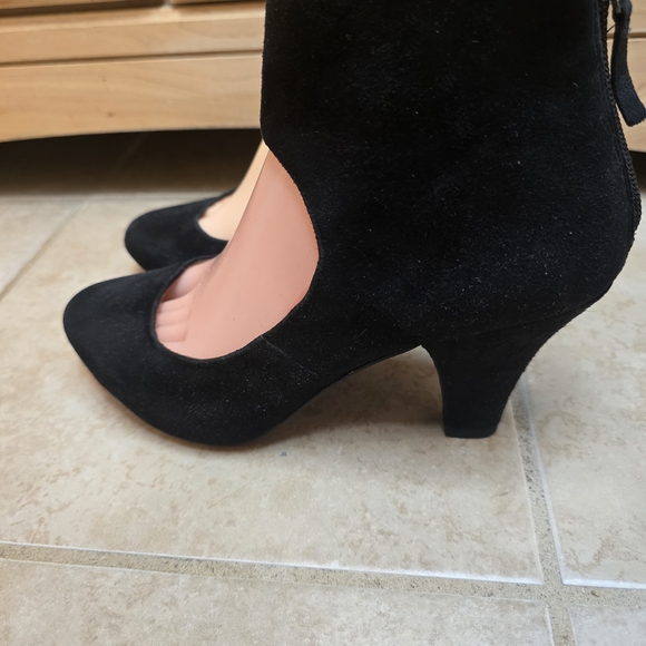 Gentle Souls By Kenneth Cole Suede Back Zipper  Ankle Strap Pumps - Picture 4 of 9